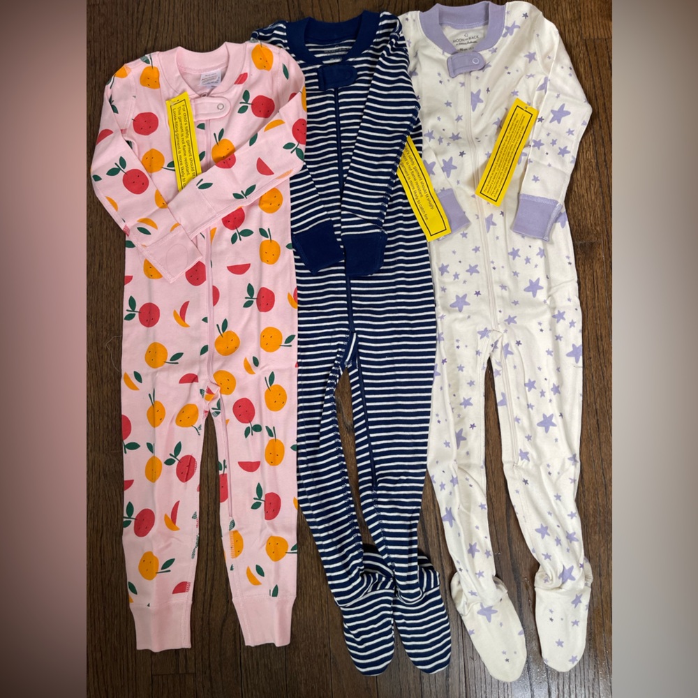 Hanna Andersson Kids One Pieces Footies bundle of 3. Size 3